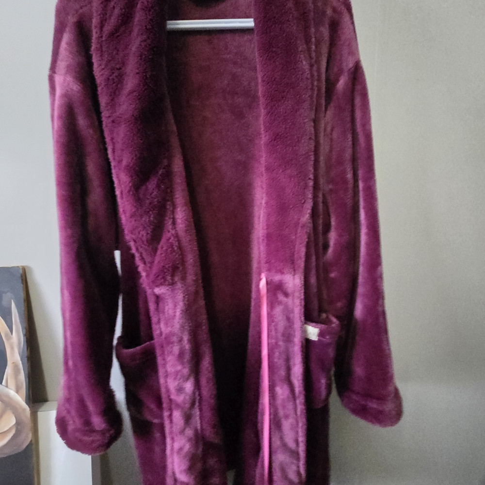 Bombay Plush Maroon Robe